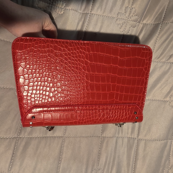 Red Croc-Embossed BAGLEY With Studs And Silver Shoulder Or Cross Body Chain - Picture 10 of 11